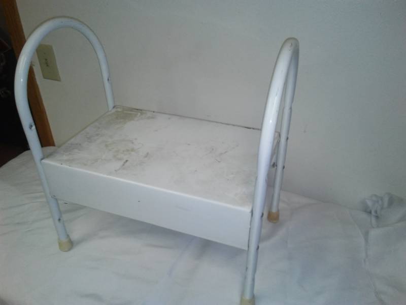 lot 266 image: Vintage metal hoop step stool