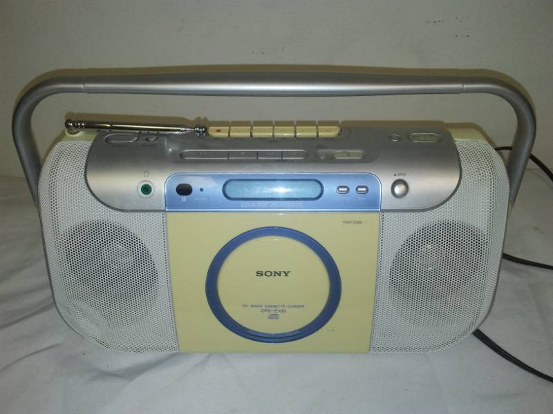 lot 268 image: Sony CD R  RW, AM FM, cassette