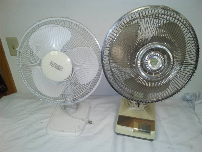 lot 295 image: Two oscillating fans - working condition.
