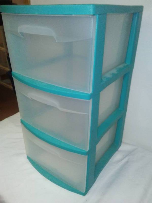 lot 296 image: Plastic Sterilite storage drawers 24 x 14 x 12.