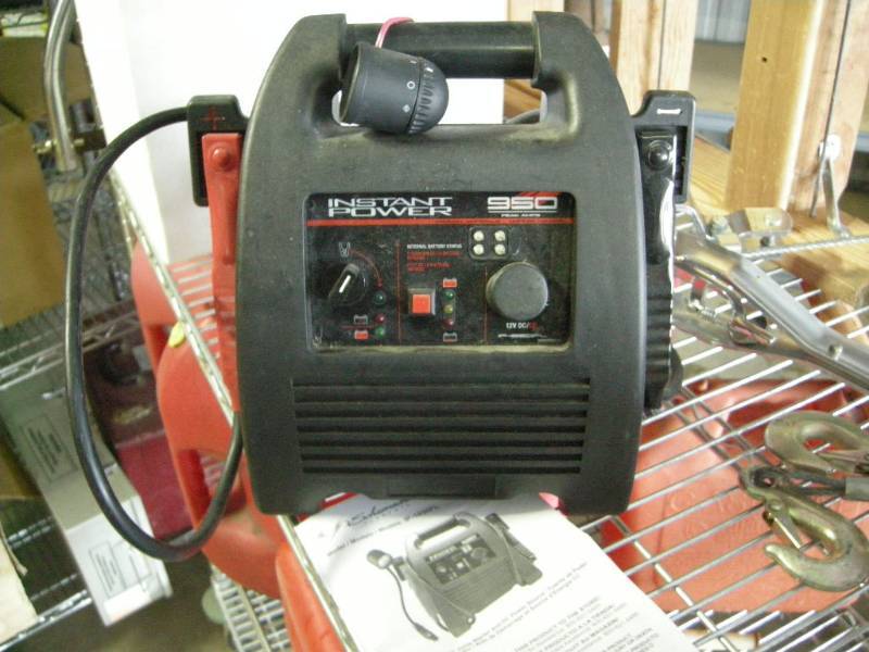 lot 19 image: Schumacker Instant Power Jump Starter