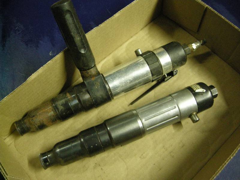 lot 26 image: 2 Aero In-line Air Nut Drivers