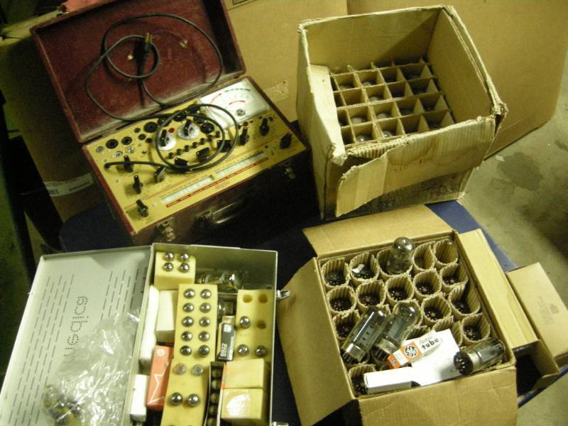 lot 34 image: Vintage Electronic Tubes and Tube Tester