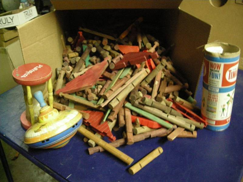 lot 36 image: Vintage Lincoln Logs, Tinker Toys, Playskool