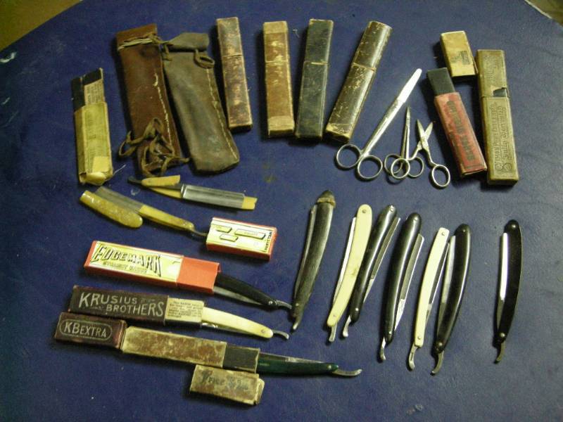 lot 39 image: Antique Straight Razor Collection