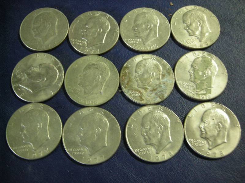 lot 47 image: 12 Eisenhower Dollar Coins