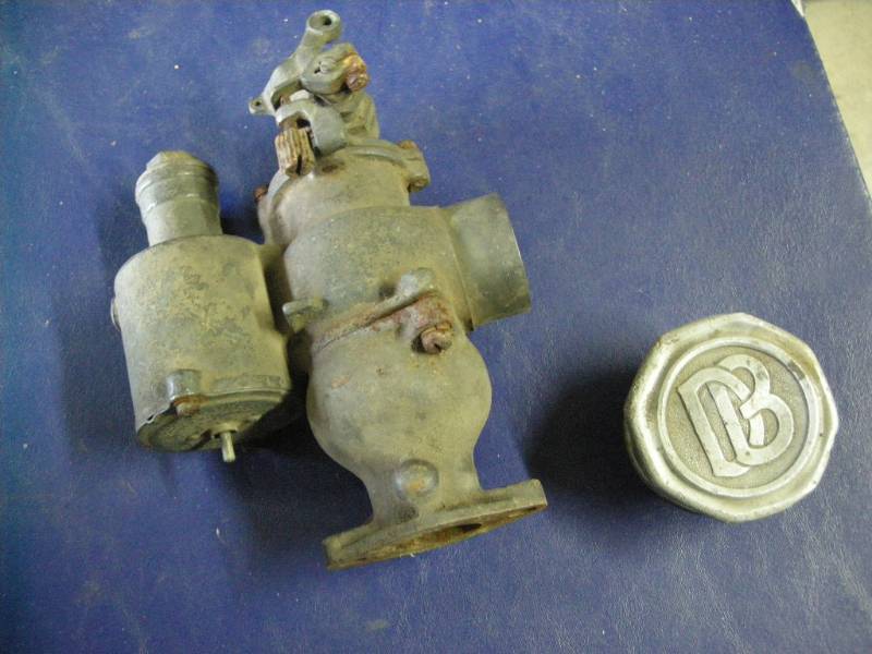 lot 72 image: Antique Dodge Brother Carburator, Hub Cap