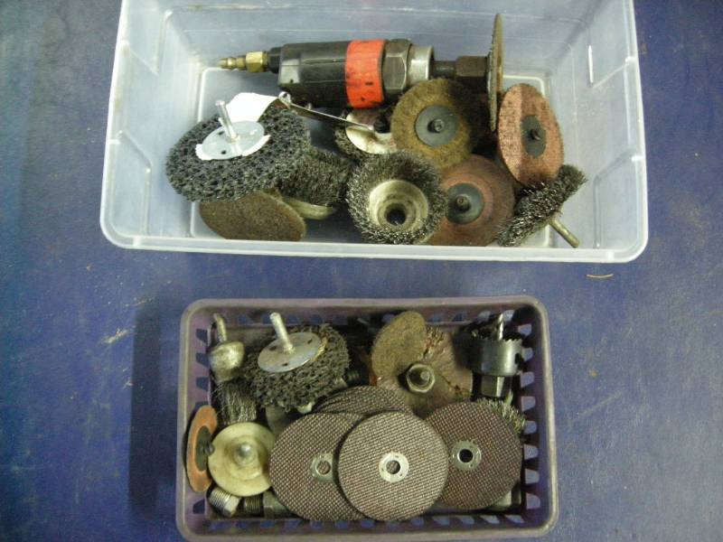 lot 95 image: Air Cut-off Tool and Accessories