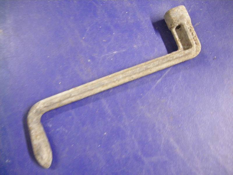 lot 100 image: Antique Crank Handle