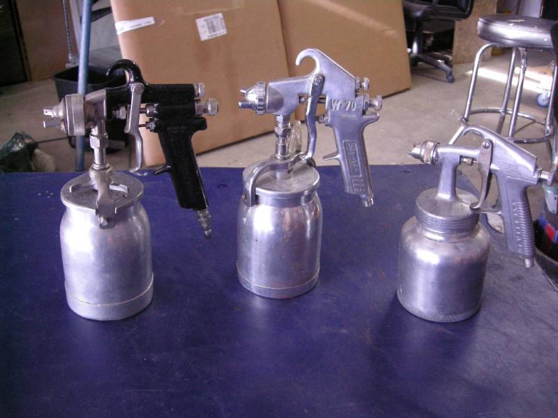 lot 103 image: Air Paint Guns