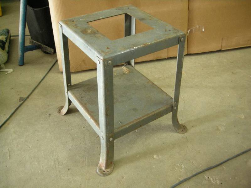 lot 111 image: Heavy Duty Tool Stand