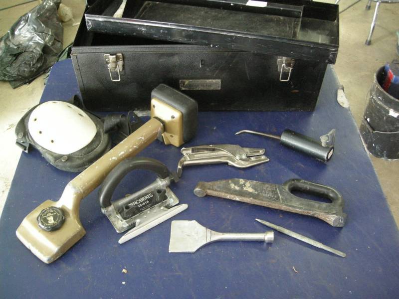 lot 112 image: Carpet Tool Set