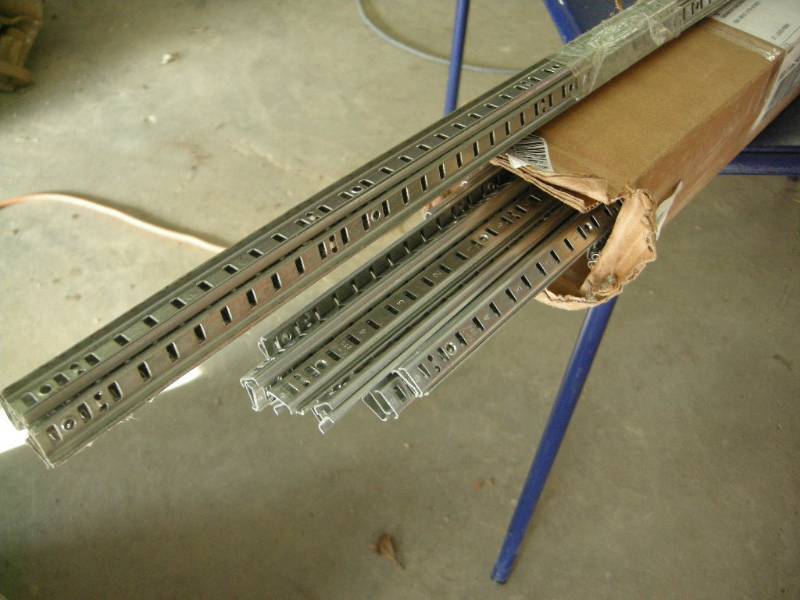lot 114 image: Metal Shelf Bracket Rails