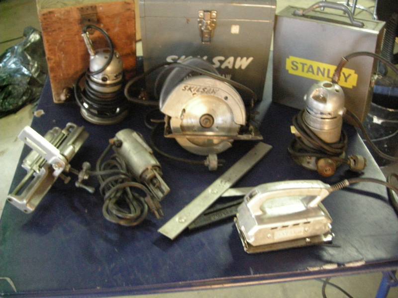 lot 124 image: Group Vintage Power Tools