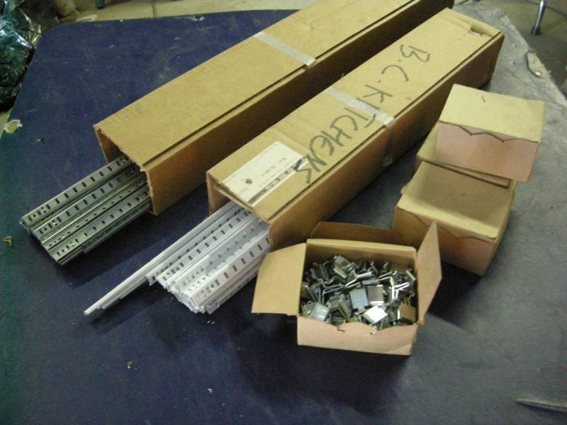 lot 126 image: Metal Shelf Rail and Clips
