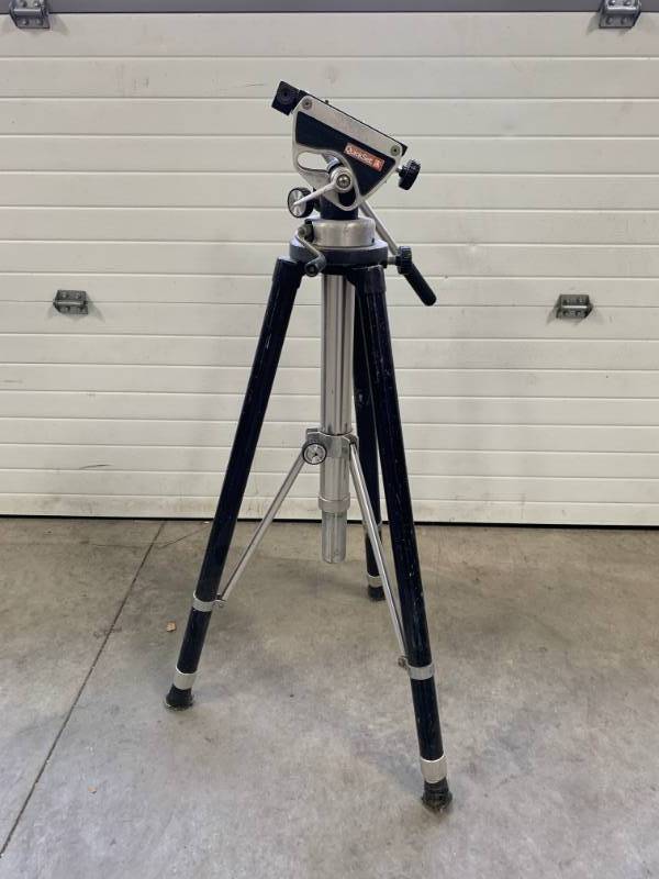 lot 21 image: 42 Tall Quickset Panasonic Tripod