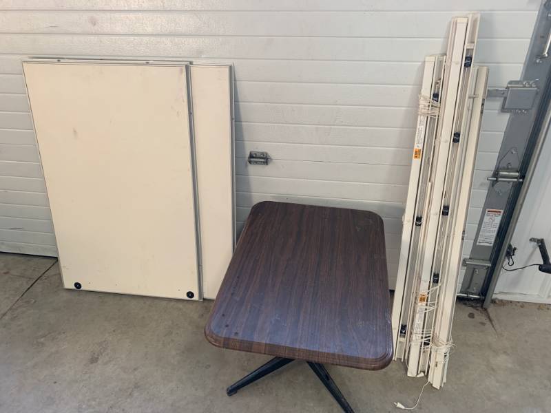 lot 43 image: Lot of 3 Blinds, Table, 2 White Boards