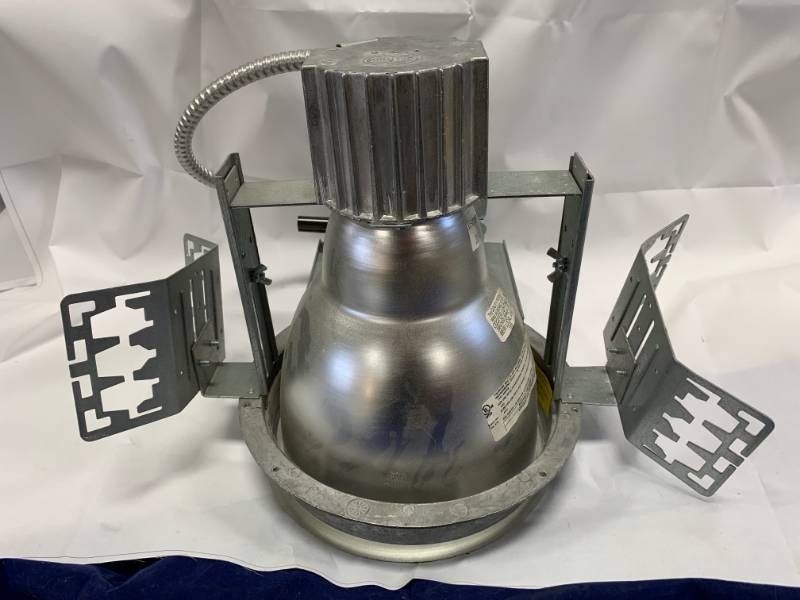 lot 51 image: Lot of 7 Cooper 7700 Series Recessed Lights