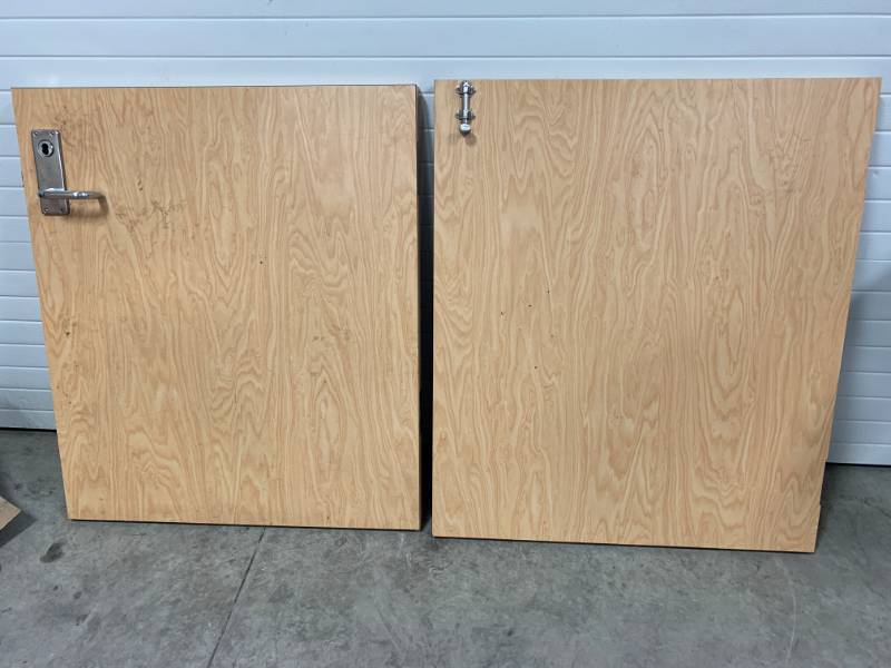 lot 62 image: Solid Doors 35 x 42