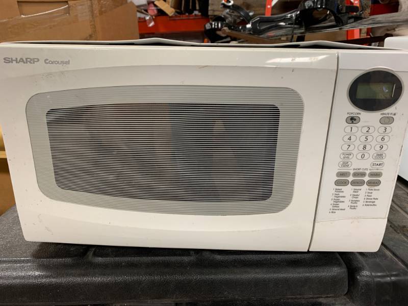 lot 68 image: Microwave