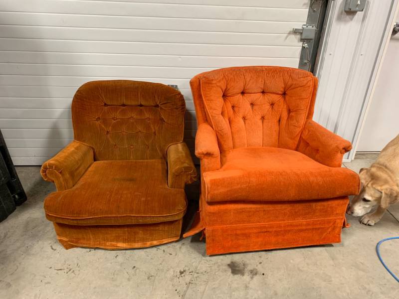 lot 75 image: 2 Vintage Retro Chairs