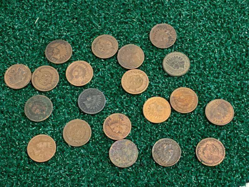 lot 34 image: Lot of 20 Indian Head Pennies