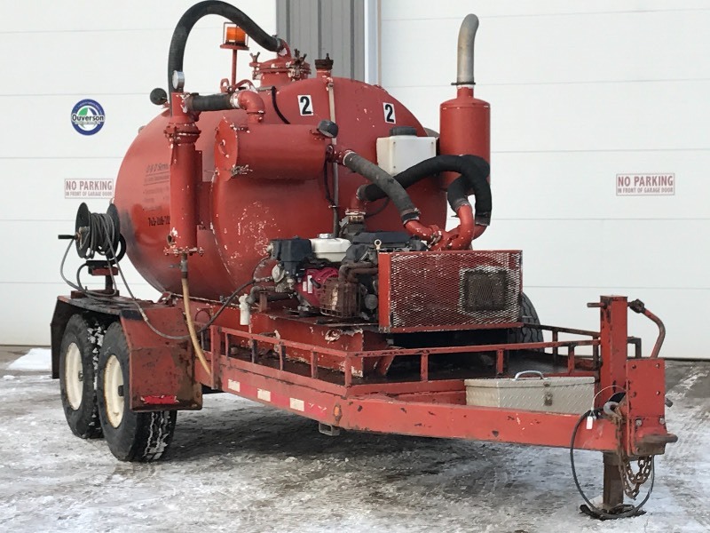 lot 1 image: 2000 WRLR Industrial Muck-Sucker  Vacuum Trailer