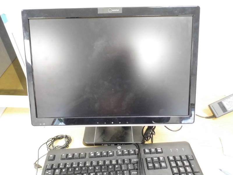 lot 3 image: All In One Computer