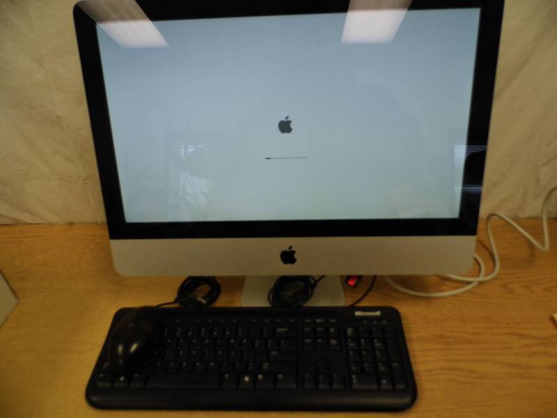 lot 4 image: iMac