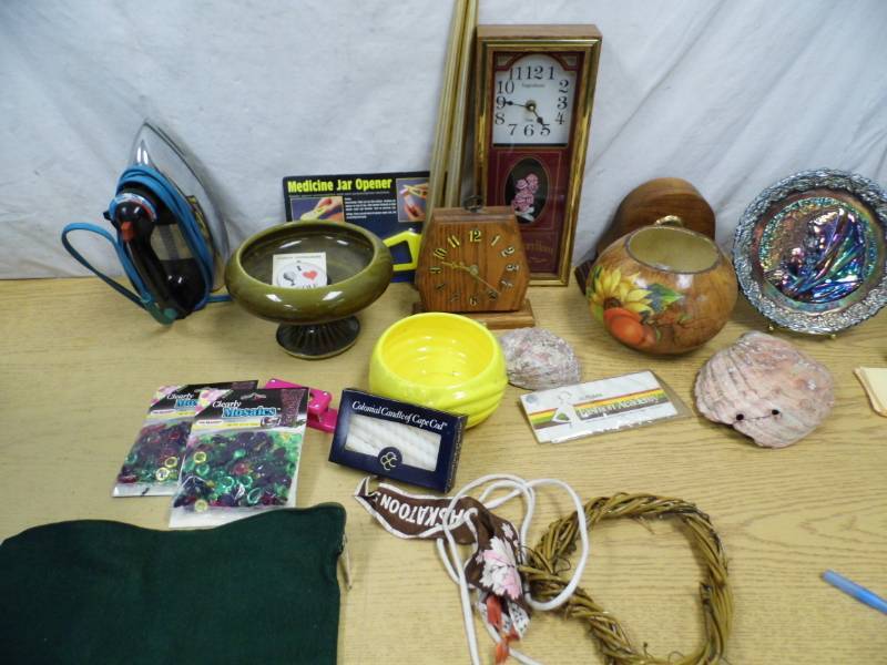 lot 8 image: Clocks - Craft Items  w Tote
