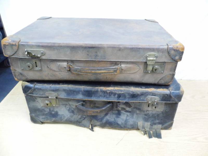 lot 14 image: Lot of 2 Vintage Suitcases