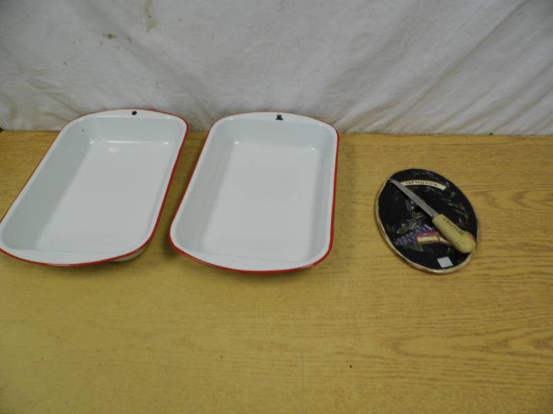 lot 15 image: Enamelware - Cheese PlateKnife