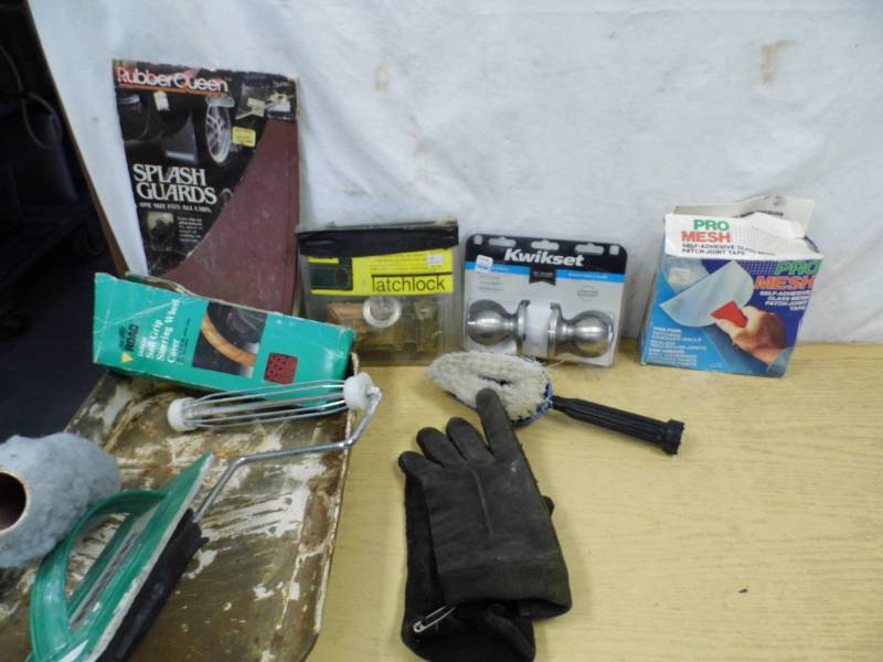 lot 17 image: Locks - Hardware - Tote