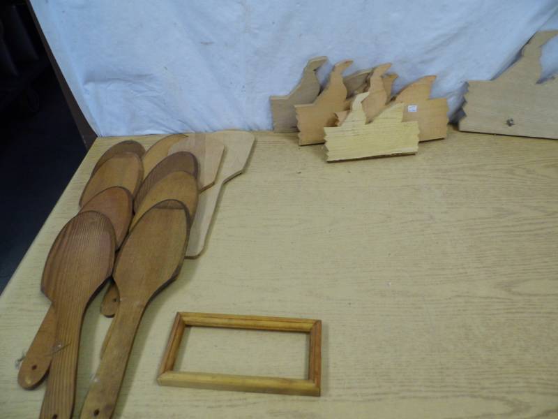 lot 21 image: Wood Working Items w tote