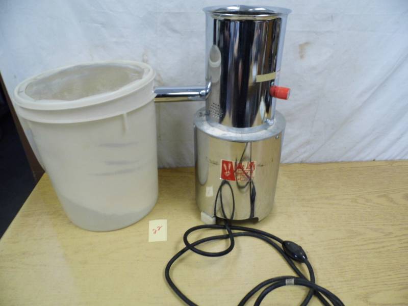 lot 22 image: Little Jiffy Grain Grinder