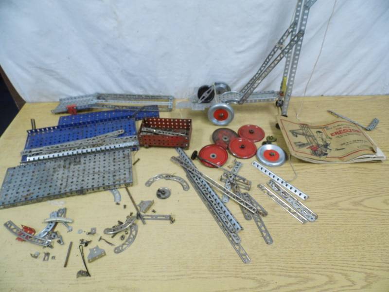 lot 29 image: Erector Set
