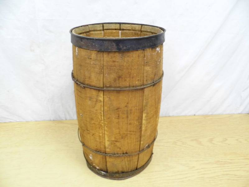 lot 30 image: Wooden Barrel