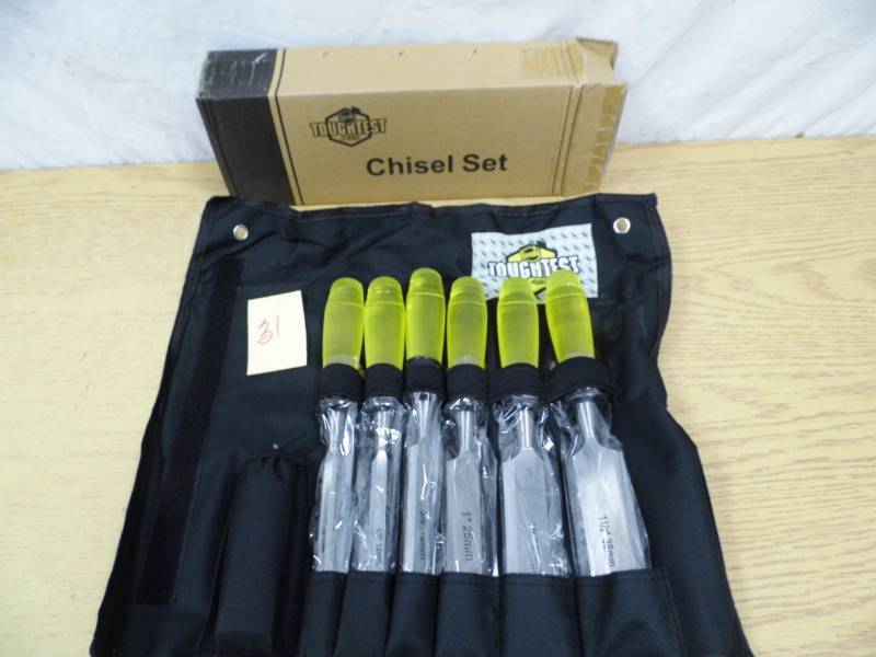 lot 31 image: New Chisel Set