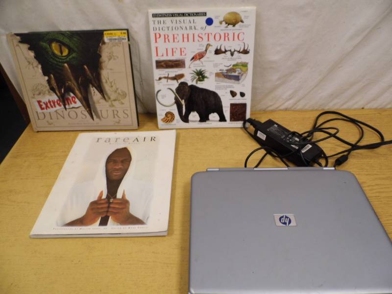 lot 39 image: HP Laptop - Books