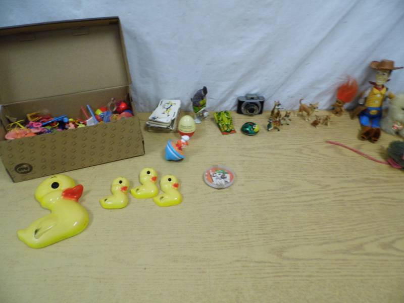 lot 65 image: Vintage Toys - Decor