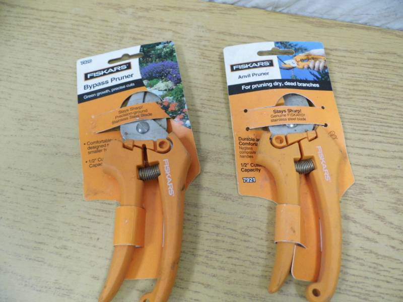 lot 70 image: Lot of 2 Pair Fiskars Pruners