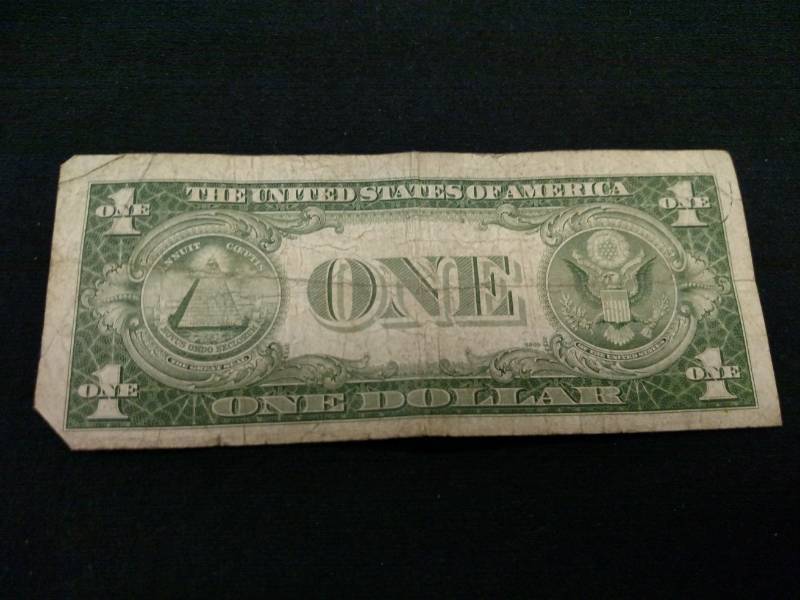 lot 104 image: 1935 E One Dollar Silver Certificat...