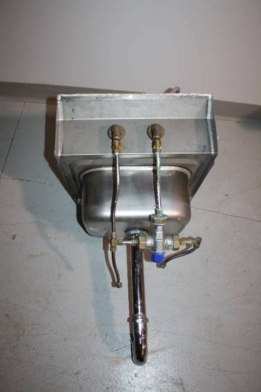 lot 81 image: Hand Sink