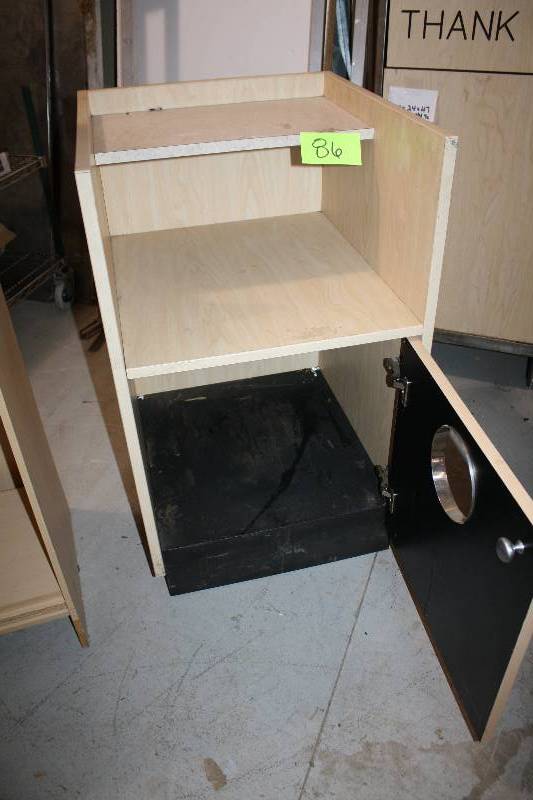 lot 86 image: TrayRecycle Stand