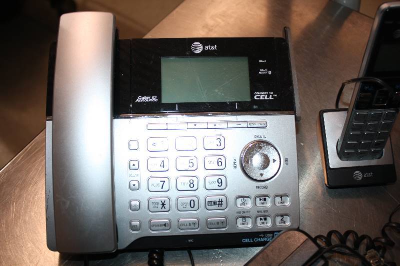 lot 172 image: Att Two Line Phones