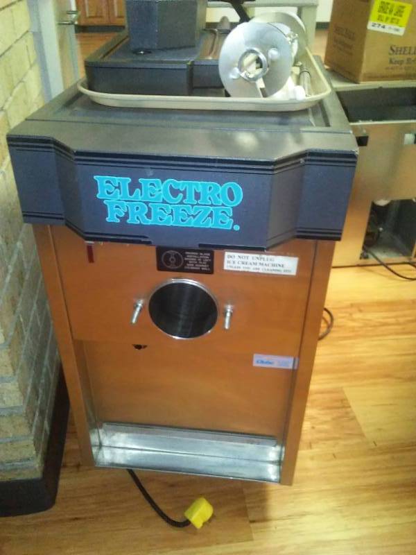 lot 62 image: Electro Freeze ice cream machine,