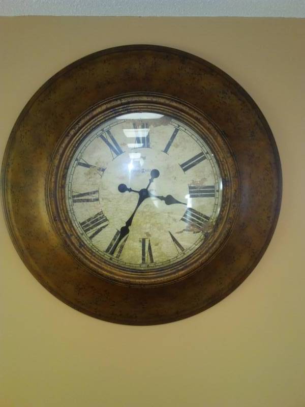 lot 69 image: Clock - Howard Miller,