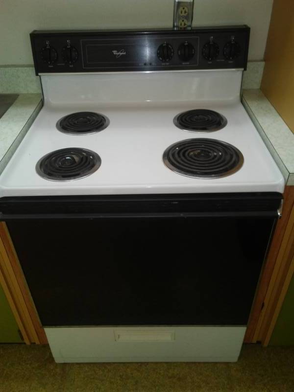 lot 220 image: Whirlpool electric range.