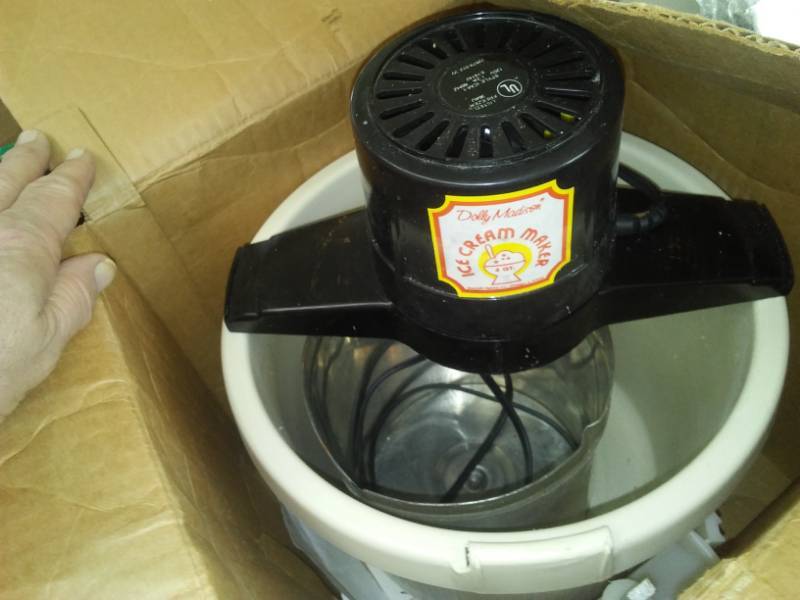 lot 222 image: Vintage ice cream maker and new Fry Daddy.
