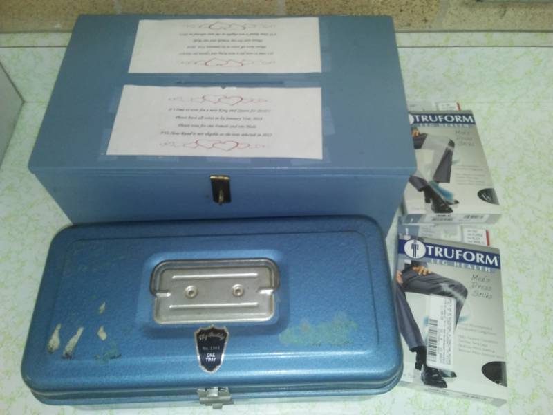 lot 247 image: Ballot, Box, tackle box, Tru form mens socks, 2 pr.